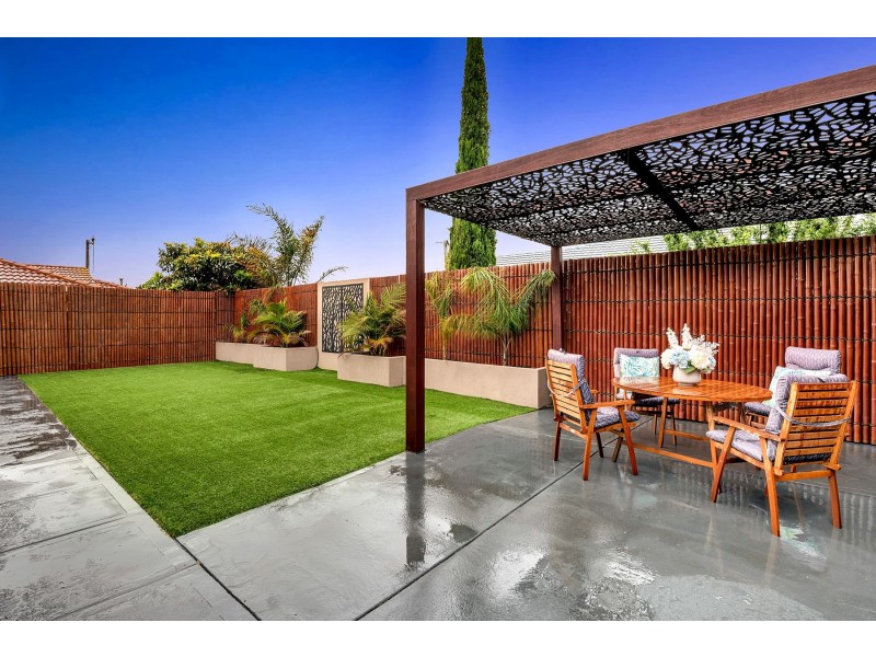 11 Benaroon Drive, Lalor VIC 3075