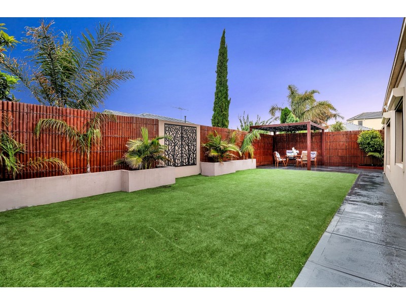 11 Benaroon Drive, Lalor VIC 3075