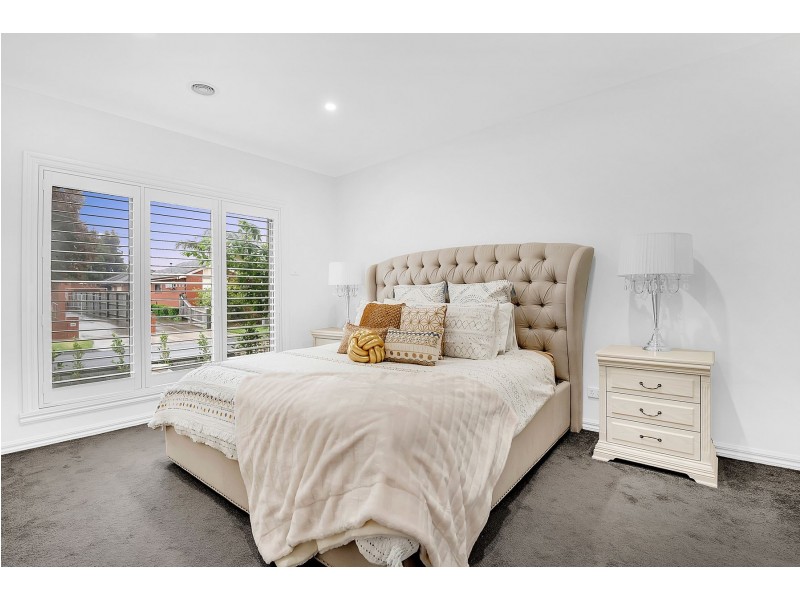 11 Benaroon Drive, Lalor VIC 3075