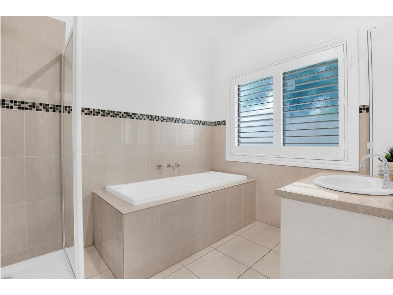 11 Benaroon Drive, Lalor VIC 3075