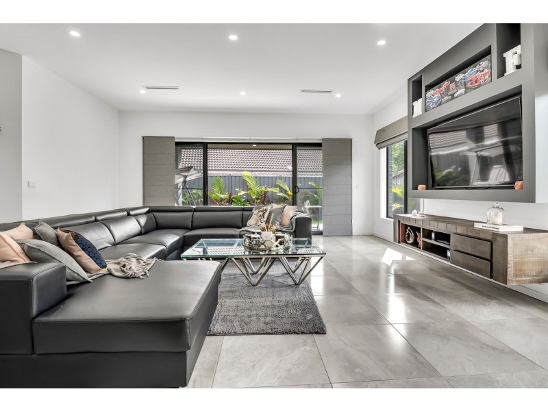 24 Bellevue Boulevard, South Morang VIC 3752