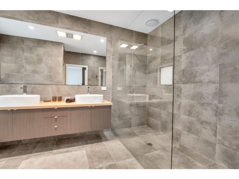 24 Bellevue Boulevard, South Morang VIC 3752