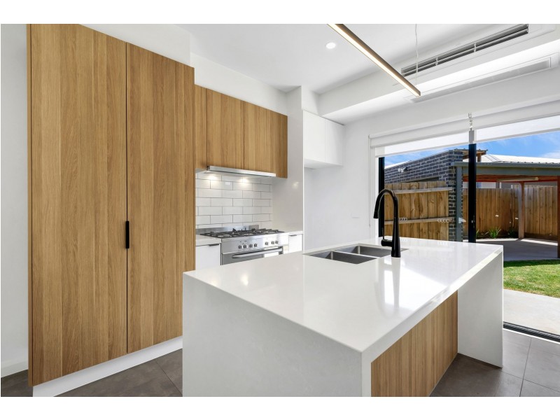 2A Anstey Avenue, Reservoir VIC 3073