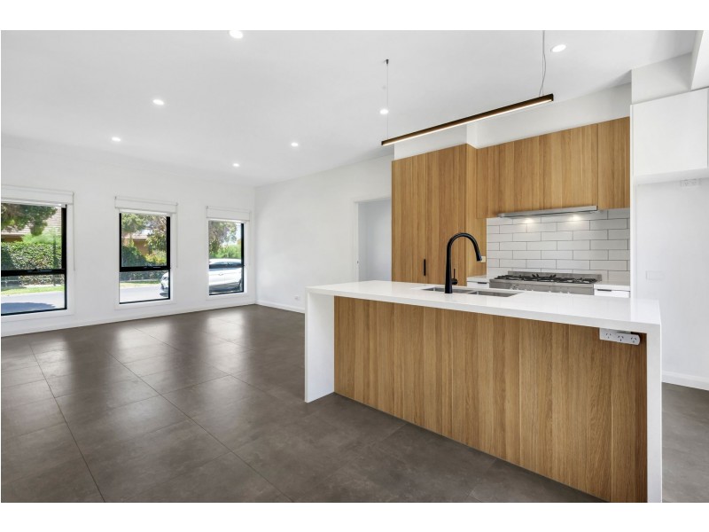 2A Anstey Avenue, Reservoir VIC 3073