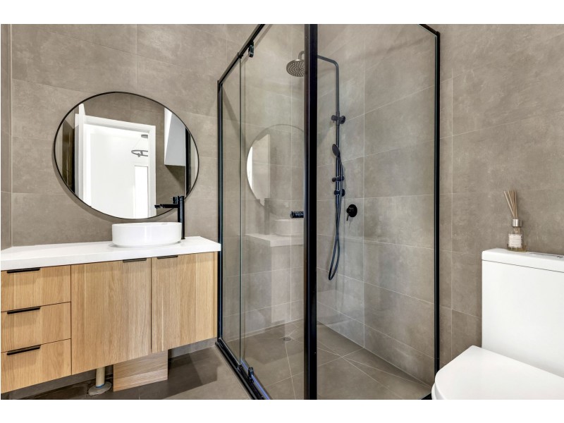 2A Anstey Avenue, Reservoir VIC 3073