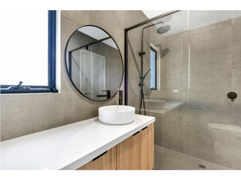 2A Anstey Avenue, Reservoir VIC 3073