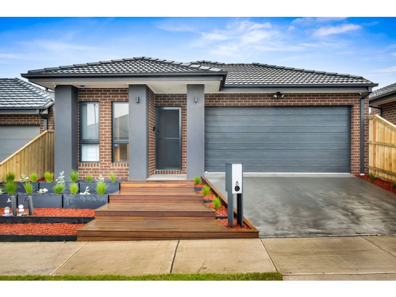 8 Adelaide Circuit, Donnybrook VIC 3064