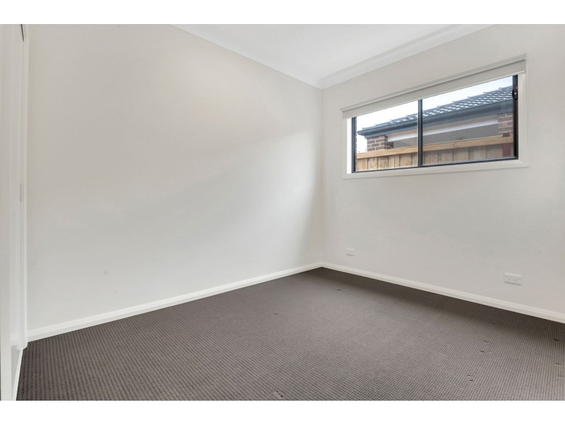 8 Adelaide Circuit, Donnybrook VIC 3064