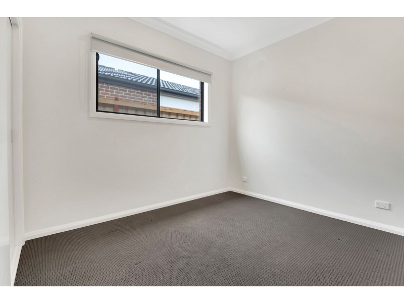 8 Adelaide Circuit, Donnybrook VIC 3064