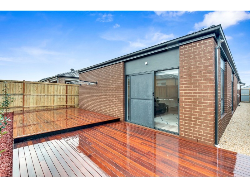 8 Adelaide Circuit, Donnybrook VIC 3064