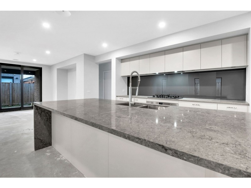 18 Nicastro Avenue, Wollert VIC 3750