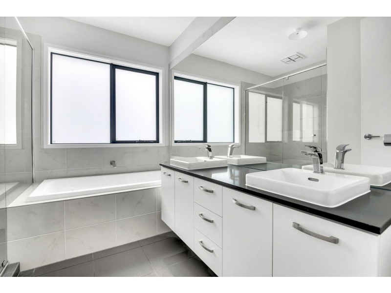 18 Nicastro Avenue, Wollert VIC 3750