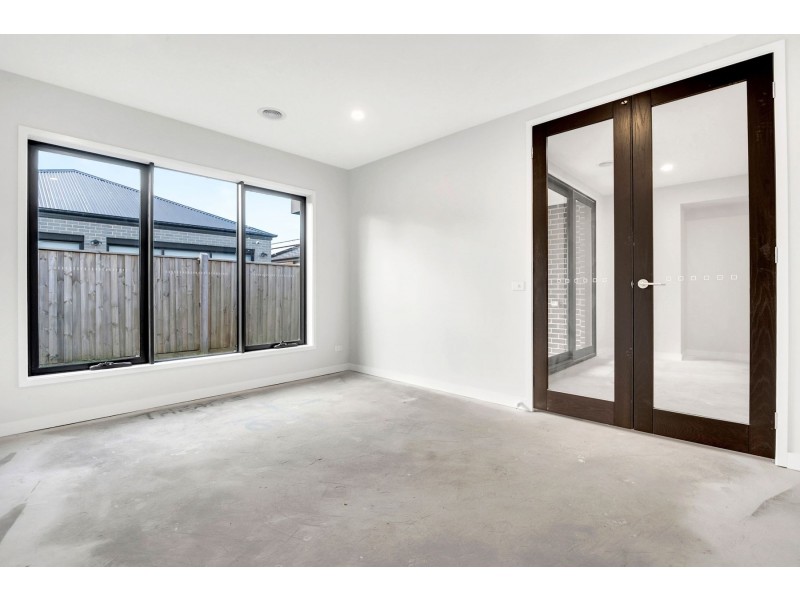 18 Nicastro Avenue, Wollert VIC 3750