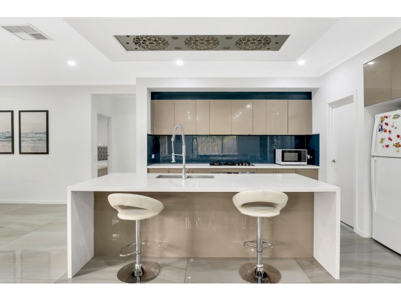 8 Loughton Avenue, Epping VIC 3076