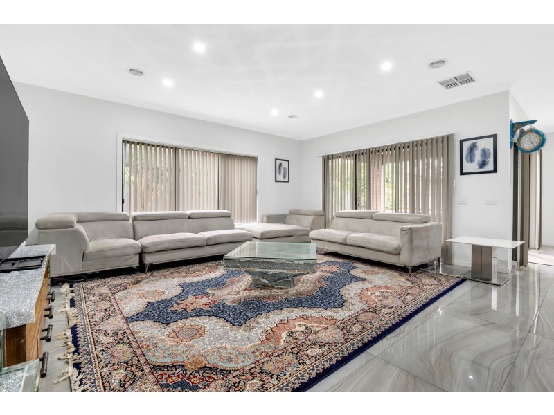 8 Loughton Avenue, Epping VIC 3076