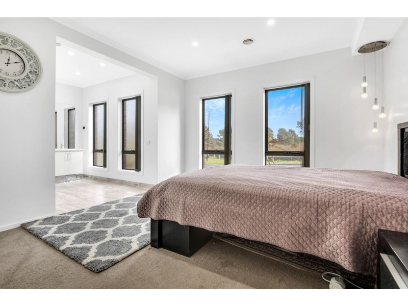 8 Loughton Avenue, Epping VIC 3076