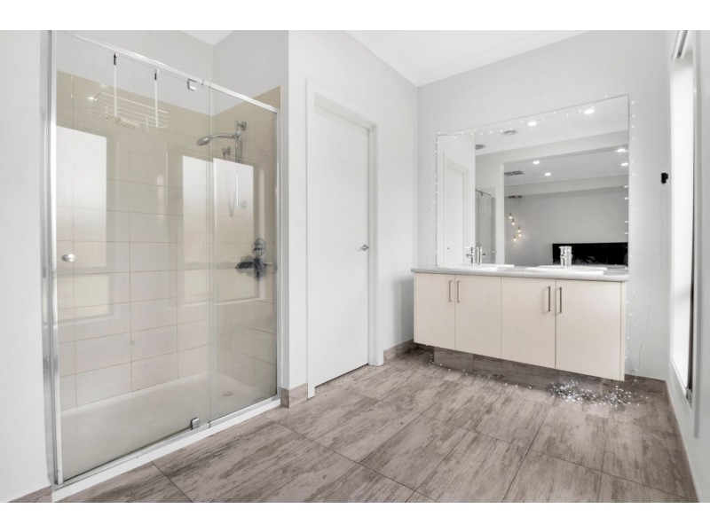 8 Loughton Avenue, Epping VIC 3076