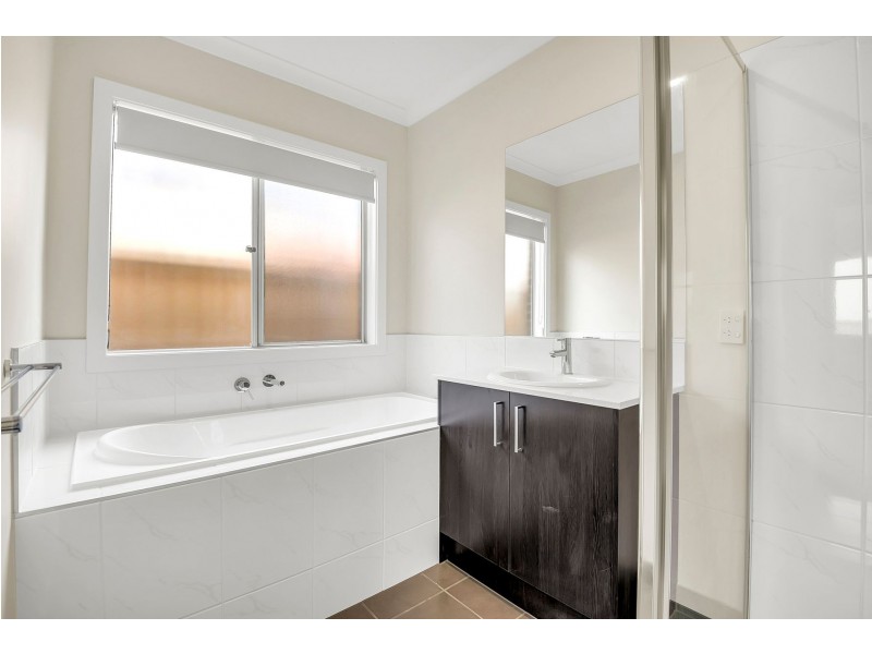 43 Fewster Circuit, Mickleham VIC 3064