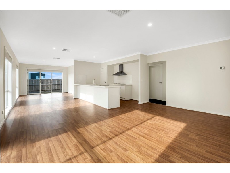 43 Fewster Circuit, Mickleham VIC 3064