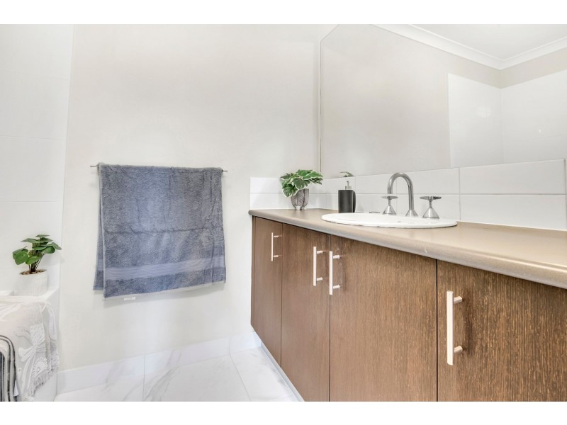 14 Deauville Lane, Deer Park VIC 3023