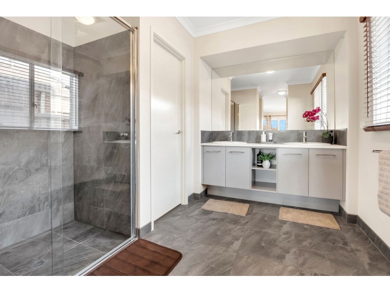 9 Strathalbyn Chase, Wollert VIC 3750