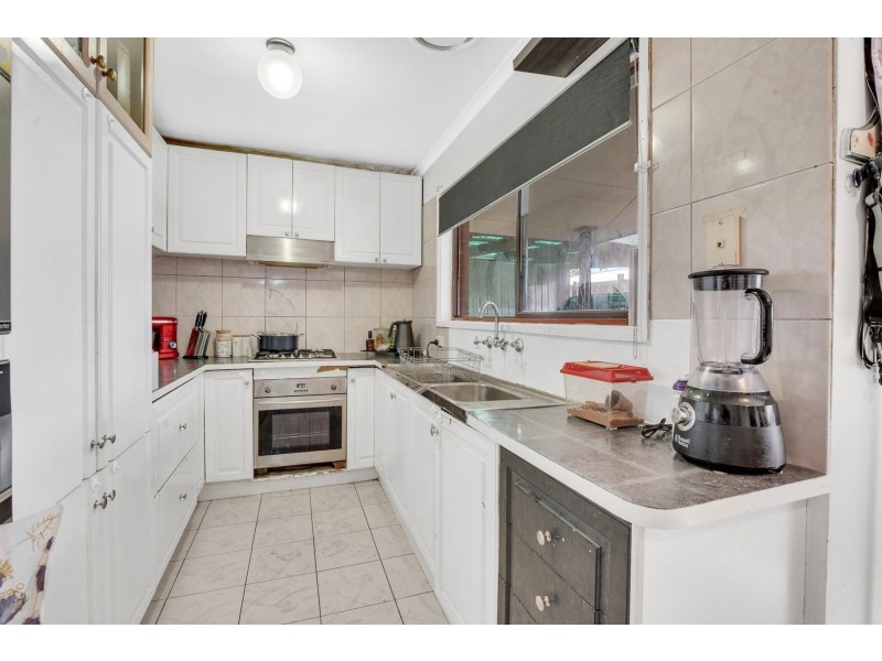 33 Malmsbury Drive, Meadow Heights VIC 3048