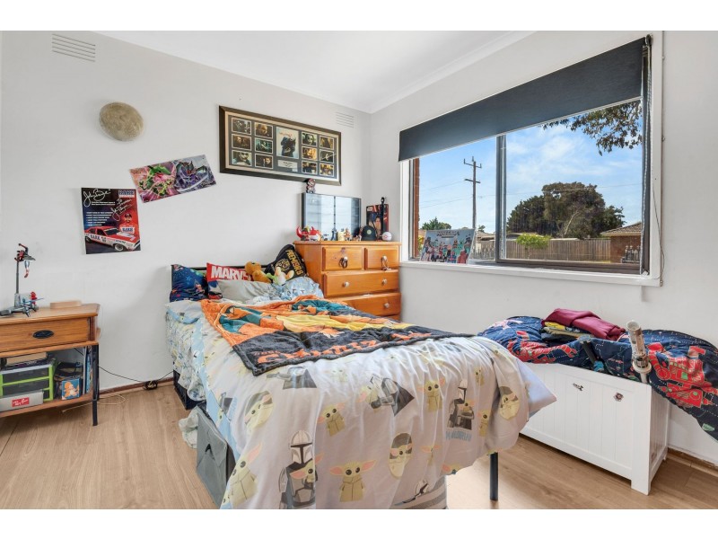 33 Malmsbury Drive, Meadow Heights VIC 3048