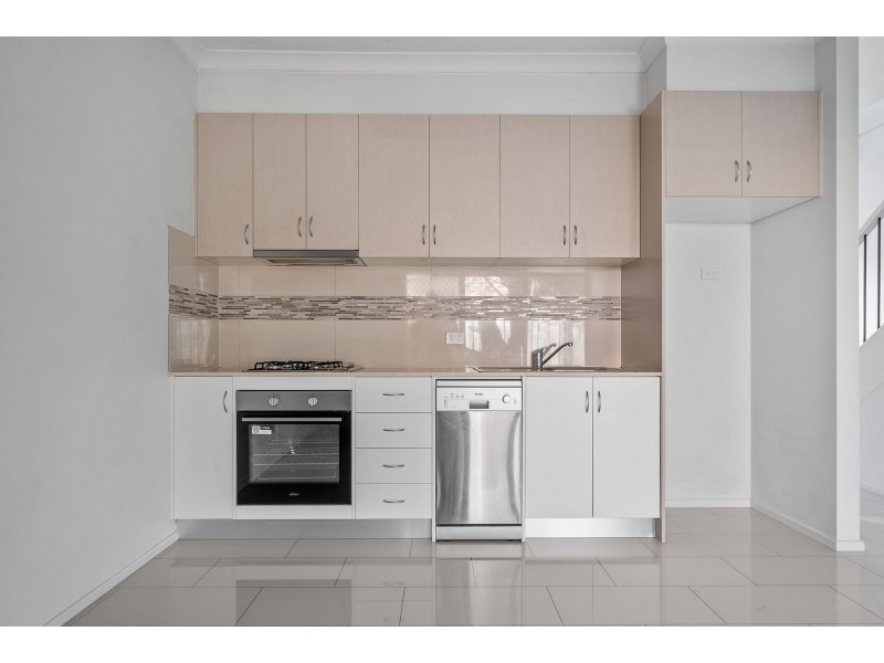 2/155 Rathcown Road, Reservoir VIC 3073