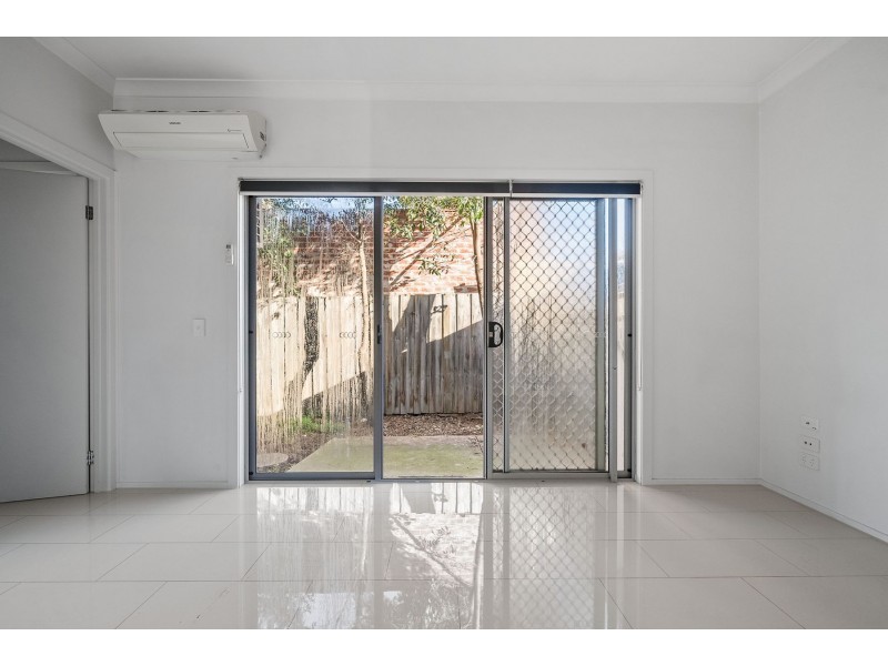 2/155 Rathcown Road, Reservoir VIC 3073