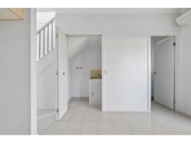 2/155 Rathcown Road, Reservoir VIC 3073