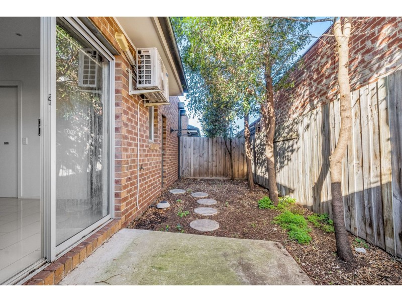 2/155 Rathcown Road, Reservoir VIC 3073
