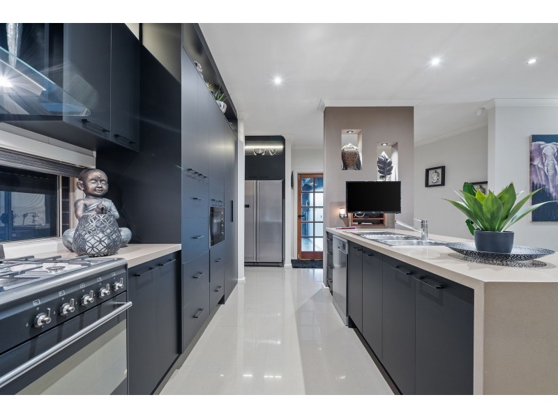 12 Woolcott Terrace, Epping VIC 3076