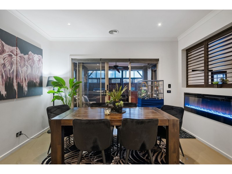 12 Woolcott Terrace, Epping VIC 3076