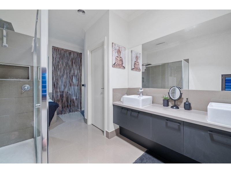 12 Woolcott Terrace, Epping VIC 3076