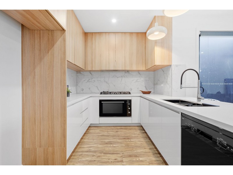 33 Clapham Avenue, Wollert VIC 3750