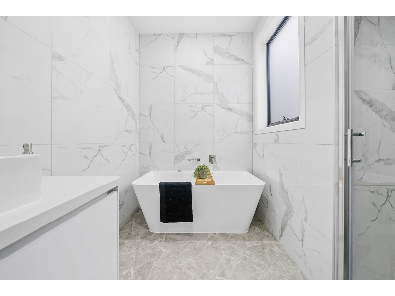 33 Clapham Avenue, Wollert VIC 3750