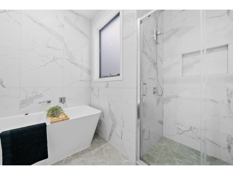 33 Clapham Avenue, Wollert VIC 3750