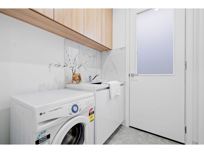 33 Clapham Avenue, Wollert VIC 3750