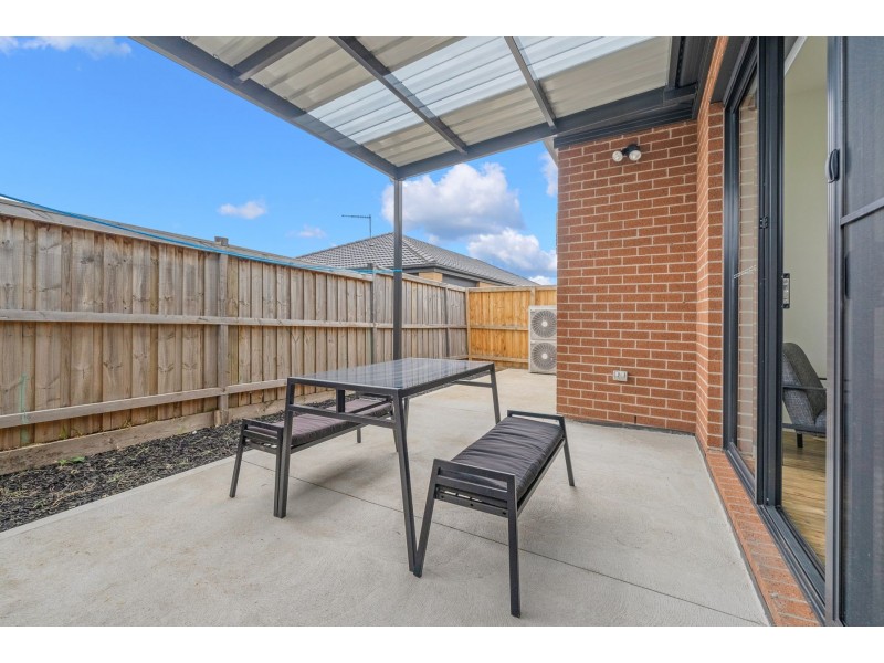 33 Clapham Avenue, Wollert VIC 3750