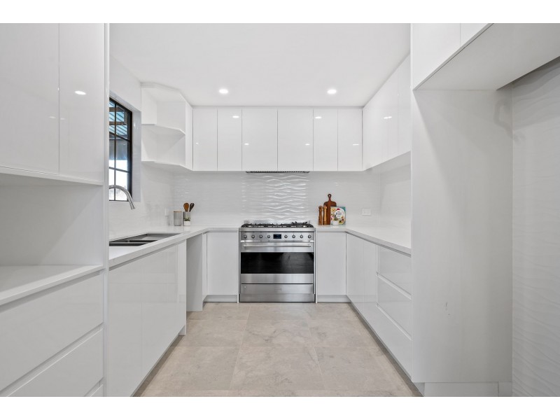 4 Clifton Grove, Lalor VIC 3075