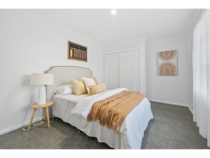 4 Clifton Grove, Lalor VIC 3075