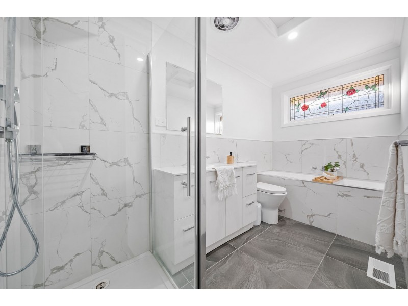 4 Clifton Grove, Lalor VIC 3075