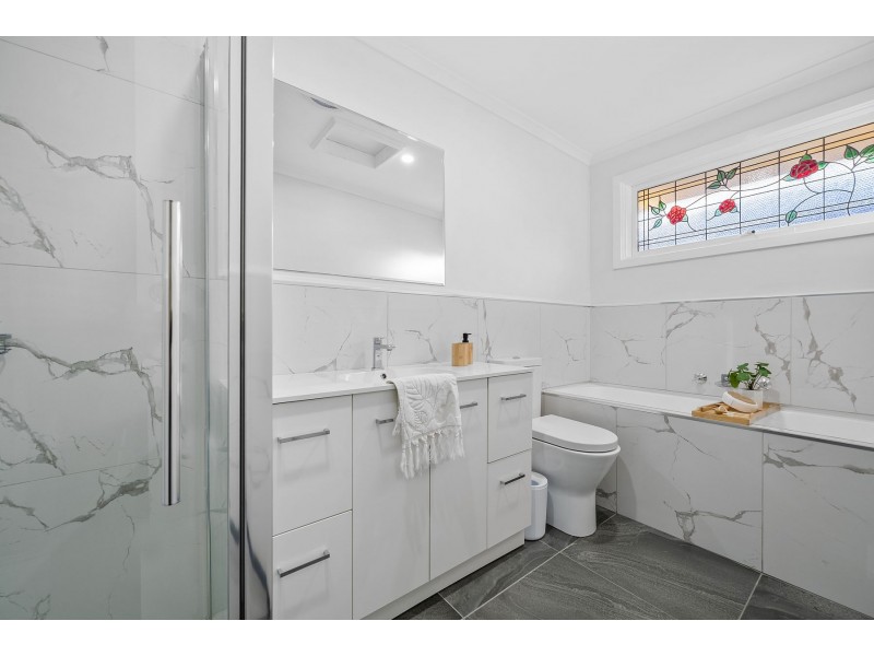 4 Clifton Grove, Lalor VIC 3075