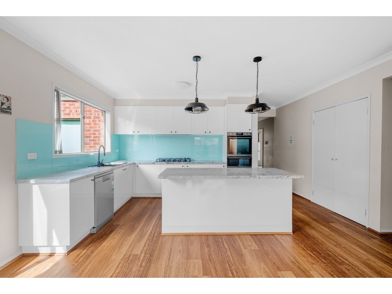 17 St Leonard Drive, South Morang VIC 3752