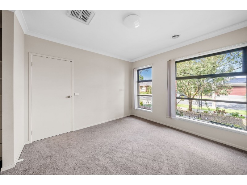 17 St Leonard Drive, South Morang VIC 3752