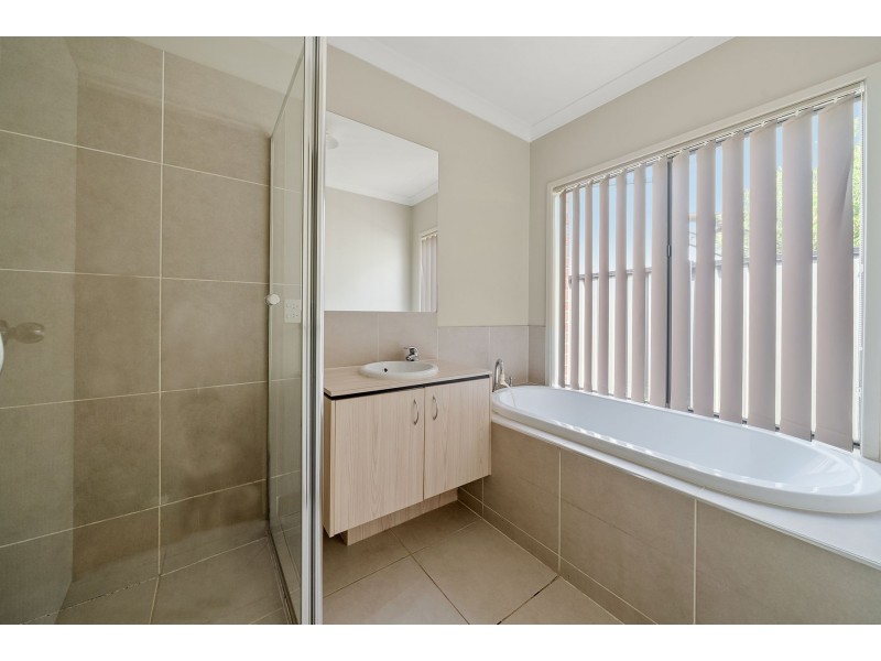 17 St Leonard Drive, South Morang VIC 3752