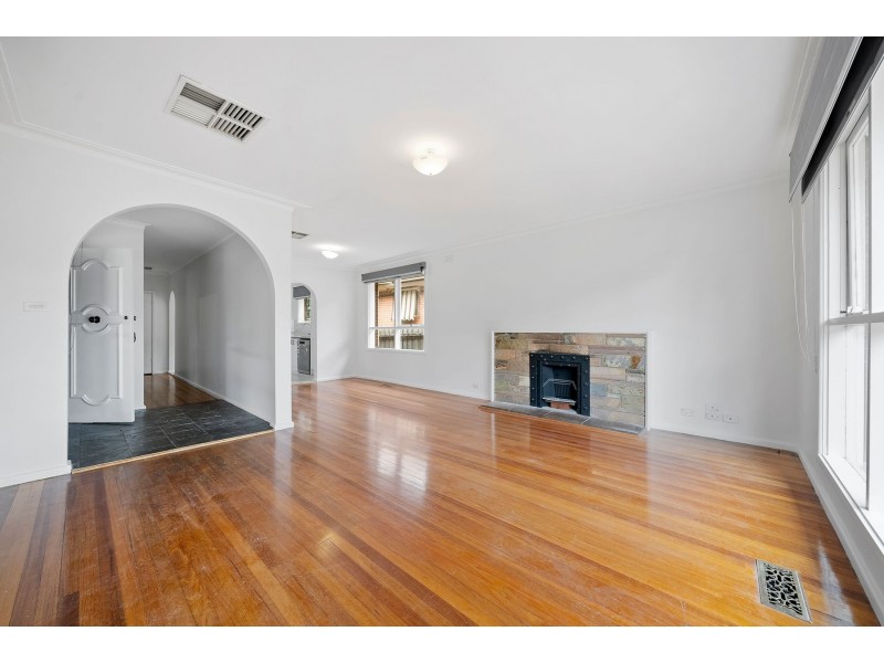 92 The Fairway, Kingsbury VIC 3083