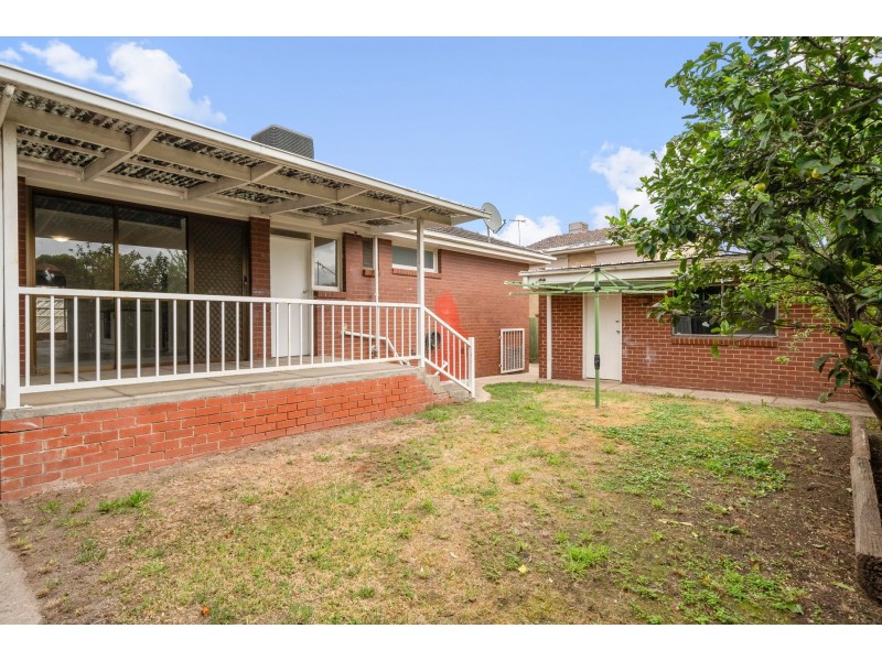 92 The Fairway, Kingsbury VIC 3083