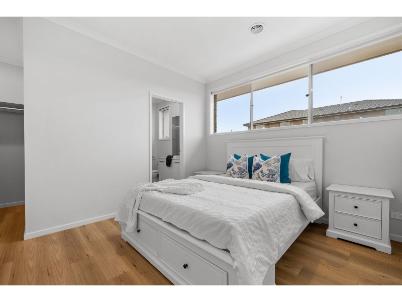 7 Allview Mews, Donnybrook VIC 3064
