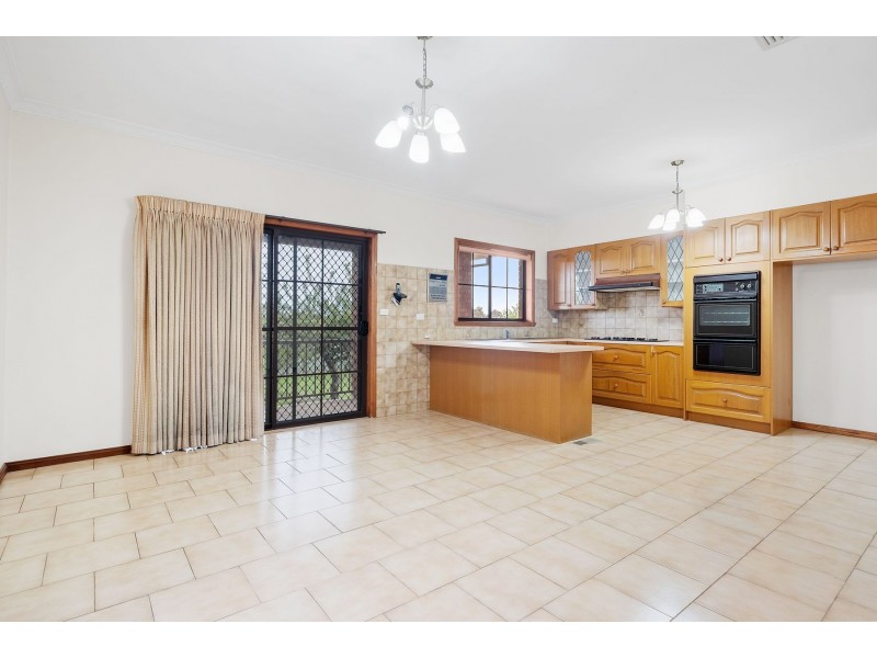 8 Roma Court, Thomastown VIC 3074